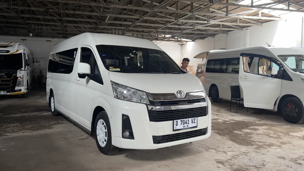Sewa Hiace Premio Bandung