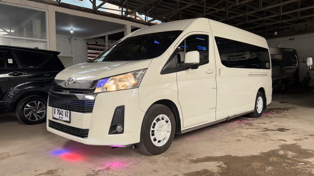 Sewa Hiace Premio Bandung