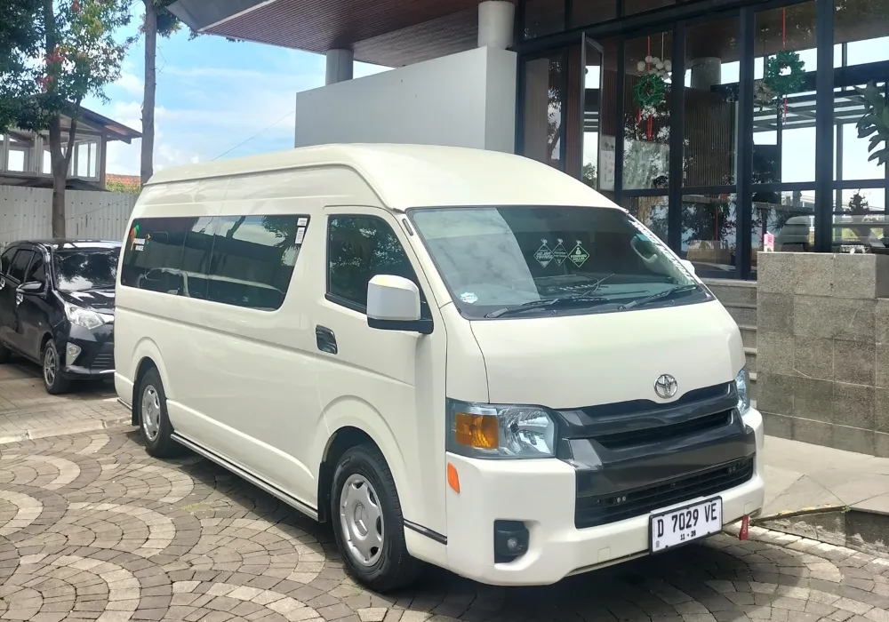 Sewa Hiace untuk Liburan Bandung