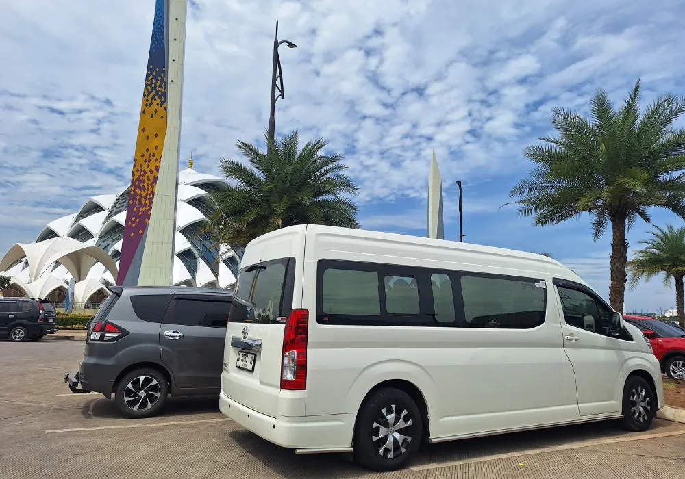 Sewa Hiace Bandung untuk Trip Kantor yang Berkesan