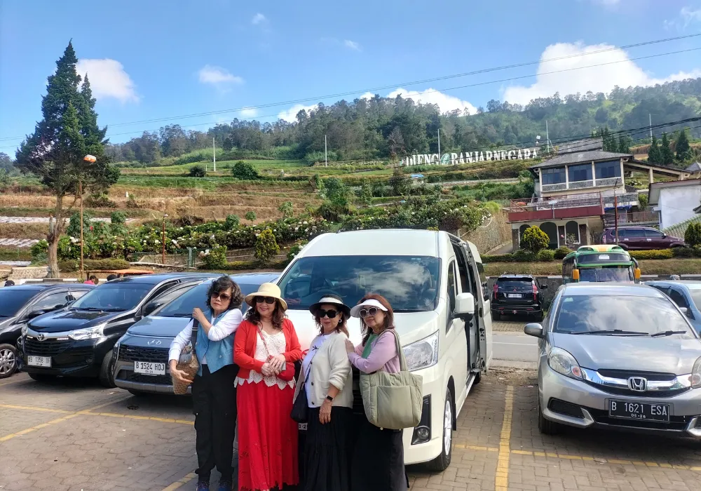 Harga Sewa Mobil Hiace Bandung